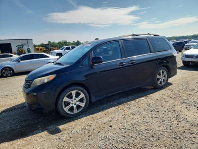 5TDXK3DC0CS****** 2012 Toyota Sienna