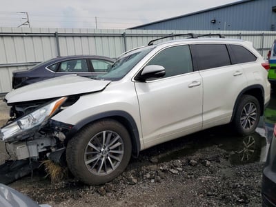 5TDJZRFH2HS****** 2017 Toyota Highlander