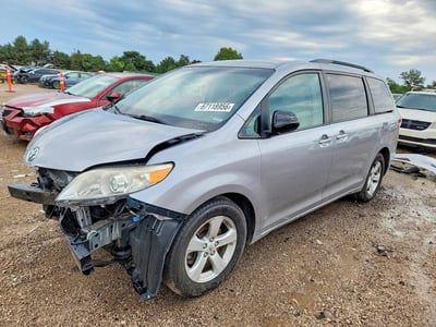 5TDKK3DC8CS****** 2012 Toyota Sienna