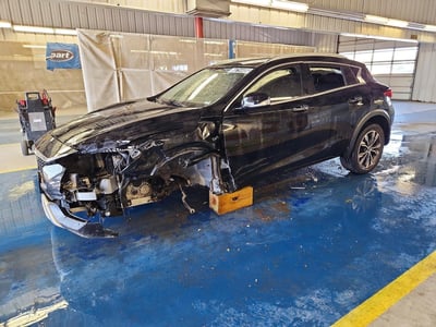 SJKCH5CR1JA****** 2018 Infiniti QX30