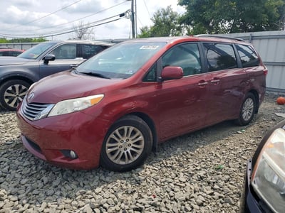 5TDYZ3DC5HS****** 2017 Toyota Sienna