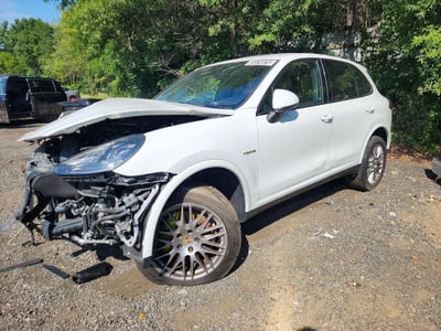 WP1AE2A28JL****** 2018 Porsche Cayenne