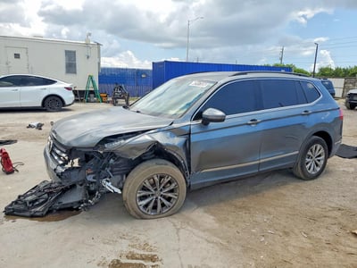 3VV3B7AX1JM****** 2018 Volkswagen Tiguan
