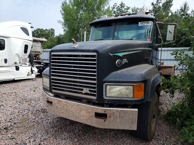 1M2AD62C02M****** 2002 Mack Cl713