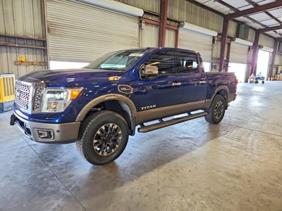 1N6AA1E52HN****** 2017 Nissan Titan