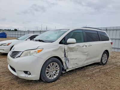 5TDYZ3DC5HS****** 2017 Toyota Sienna