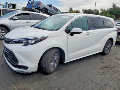 5TDKRKECXRS****** 2024 Toyota Sienna Hybrid