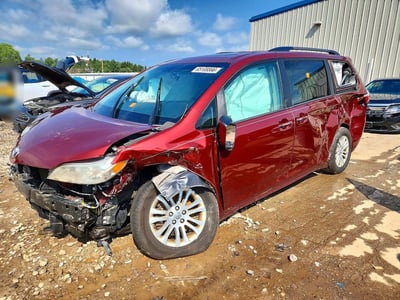 5TDYZ3DC5HS****** 2017 Toyota Sienna