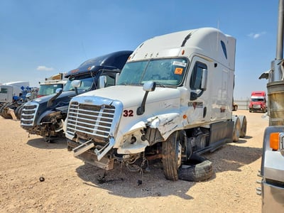 1FUJGLBG5CS****** 2012 Freightliner Cascadia 125