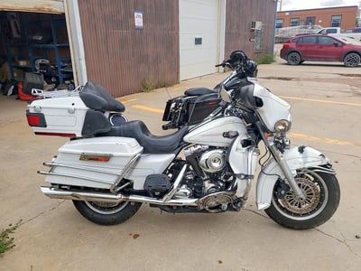 1HD1FC4128Y****** 2008 Harley-Davidson FLHTCUI