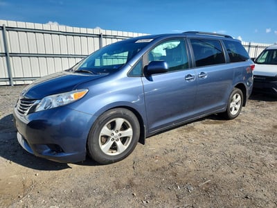 5TDKZ3DC3HS****** 2017 Toyota Sienna