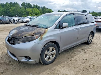 5TDKK3DC5BS****** 2011 Toyota Sienna