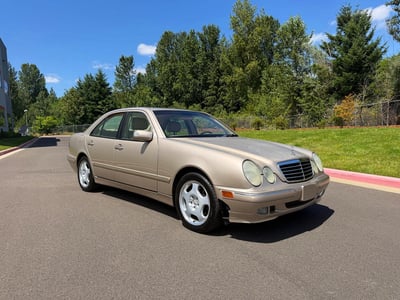 WDBJF70J7YB****** 2000 Mercedes-Benz E-Class