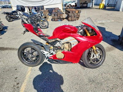 ZDMDAGNW0JB****** 2018 Ducati Panigale V4