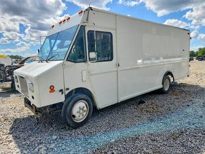 4UZA4FA44YC****** 2000 Freightliner MT45 Chassis