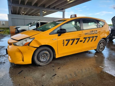 JTDZN3EU7GJ****** 2016 Toyota Prius V