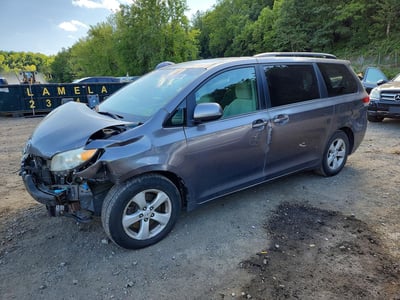 5TDKK3DC9BS****** 2011 Toyota Sienna