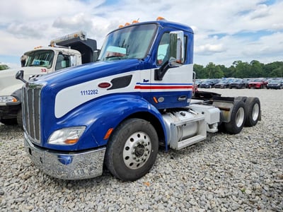 1XPBDP9X4HD****** 2017 Peterbilt 579
