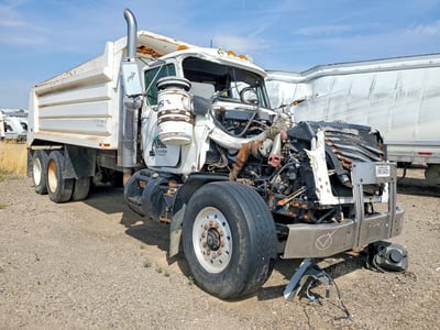 1M2P324C8XM****** 1999 Mack Rd688s