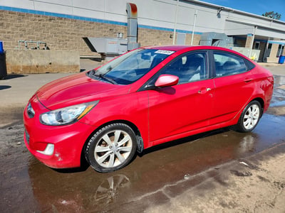 KMHCU4AE1DU****** 2013 Hyundai Accent