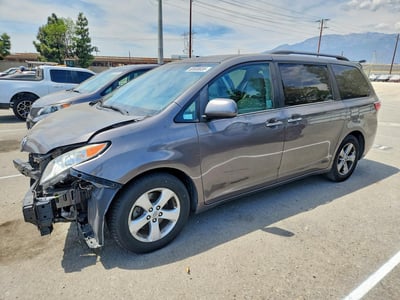 5TDYZ3DC4HS****** 2017 Toyota Sienna