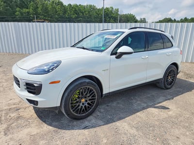 WP1AE2A2XHL****** 2017 Porsche Cayenne