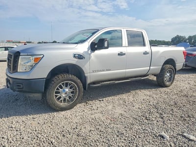 2017 Nissan Titan