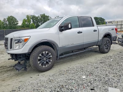 1N6AA1E56JN****** 2018 Nissan Titan