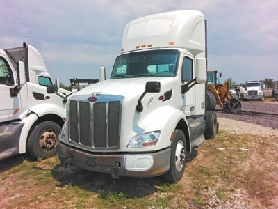 1XPBA48XXHD****** 2017 Peterbilt 579
