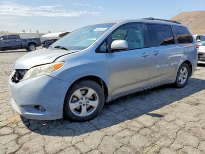 5TDKK3DC4BS****** 2011 Toyota Sienna