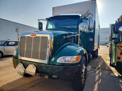 2NP3KM8X7JM****** 2018 Peterbilt 348