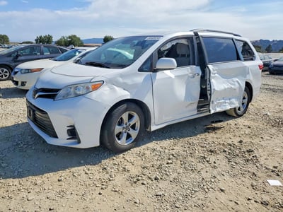 5TDKZ3DC4JS****** 2018 Toyota Sienna