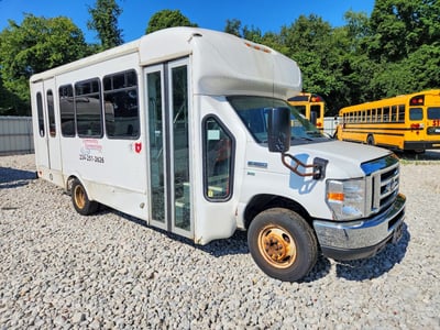 1FDEE3F64HD****** 2017 Ford E-350