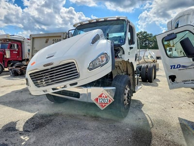 1FVHCYFE8RH****** 2024 Freightliner M2 106 Medium Duty