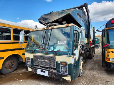 1M2AC08C57M****** 2007 Mack Le613