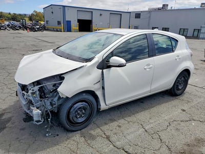 JTDKDTB32F1****** 2015 Toyota Prius C