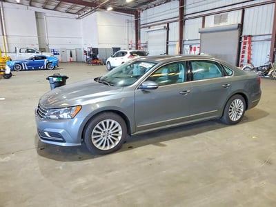 1VWBT7A35HC****** 2017 Volkswagen Passat