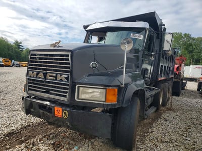 1M2AD27Y8PW****** 1993 Mack Cl653