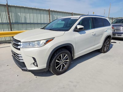 5TDKZRFH6HS****** 2017 Toyota Highlander