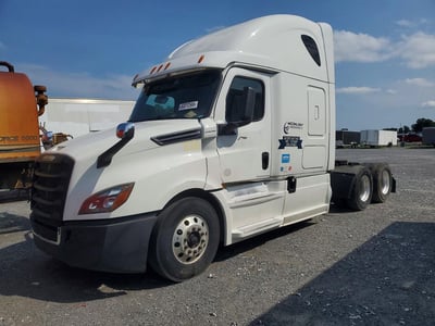 3AKJHHDV8KS****** 2019 Freightliner Cascadia