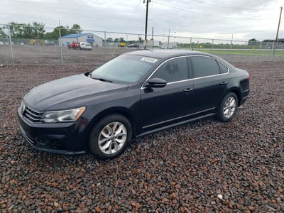 1VWAT7A33HC****** 2017 Volkswagen Passat