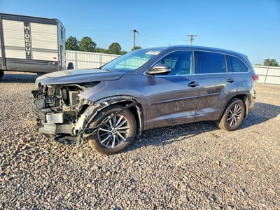 5TDJZRFH7HS****** 2017 Toyota Highlander