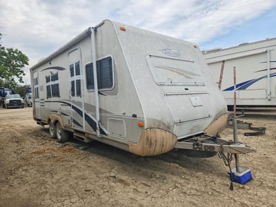 4WY200M2631****** 2003 R-Vision Recreational Vehicle (rv)