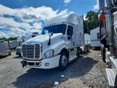 3ALXGF00XJD****** 2018 Freightliner Cascadia 125