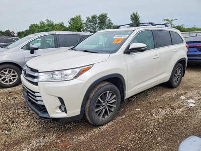 5TDJZRFH3HS****** 2017 Toyota Highlander