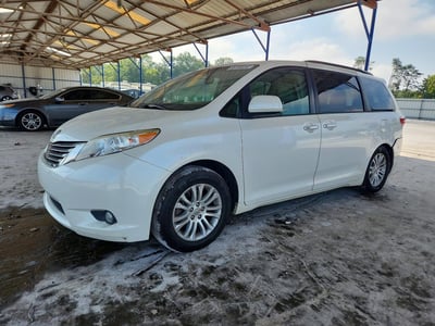 5TDYK3DC9FS****** 2015 Toyota Sienna