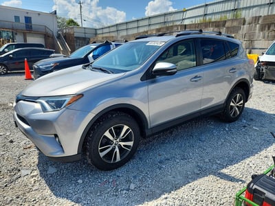 JTMWFREV7JJ****** 2018 Toyota RAV4
