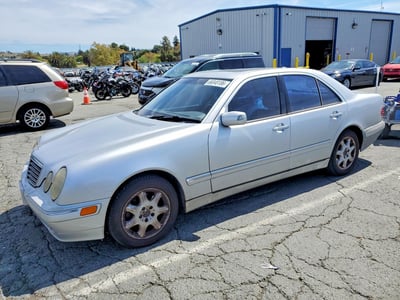 WDBJF65J9YB****** 2000 Mercedes-Benz E-Class