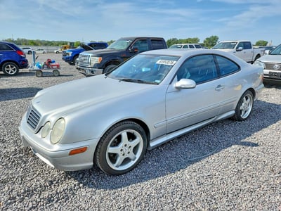 WDBLJ70G72T****** 2002 Mercedes-Benz CLK-Class