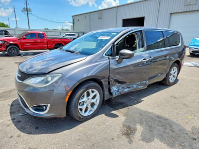 2C4RC1FG1JR****** 2018 Chrysler Pacifica